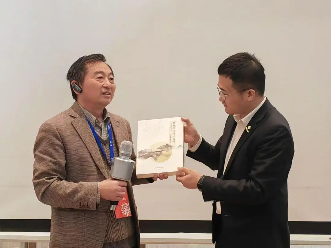 “银龄艺韵”采风创作活动走进泰康之家湘园，以诗情画意温暖银龄岁月